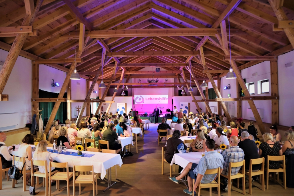 Mitarbeiterfest - Blick in die Festscheune