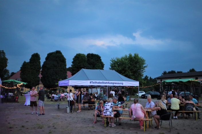 Mitarbeiterfest – lebhaftes Treiben auch im Außenbereich