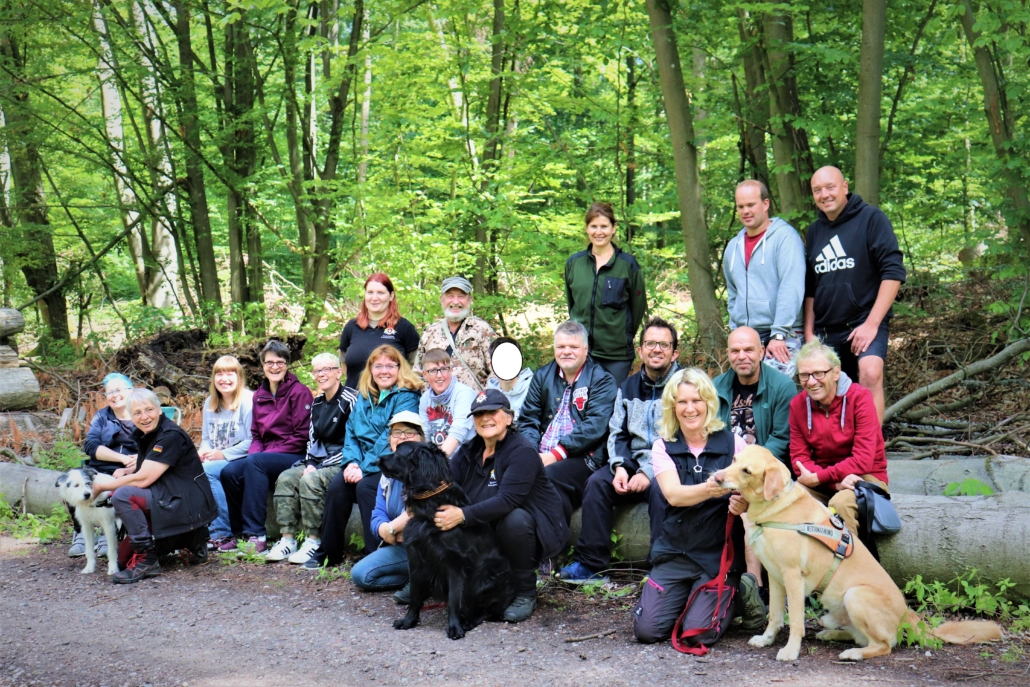 Rettungshundestaffel - Gruppenbild zum Abschluss eines tollen Tages